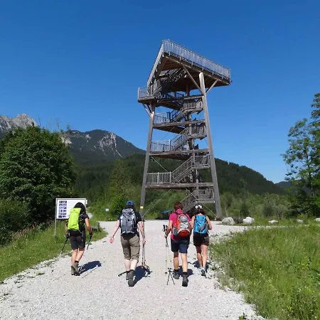 In Holzgau/tirol 616 * هولزاغو